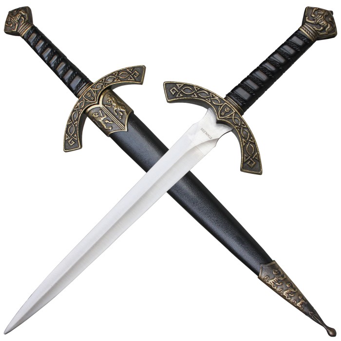 1 knight's dagger with sheath